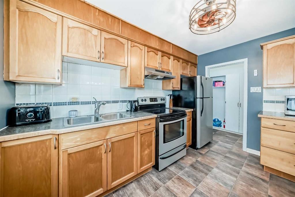 49 Poplar Crescent, Springbrook, AB