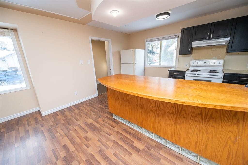 5811 43 Avenue, Red Deer, AB - Indoor Photo Showing Kitchen