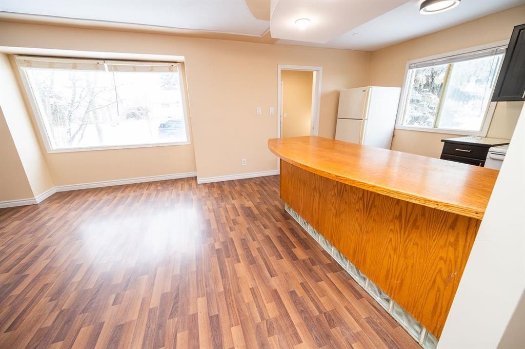 5811 43 Avenue, Red Deer, AB - Indoor