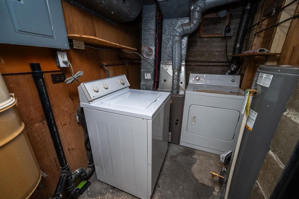 5811 43 Avenue, Red Deer, AB - Indoor Photo Showing Laundry Room