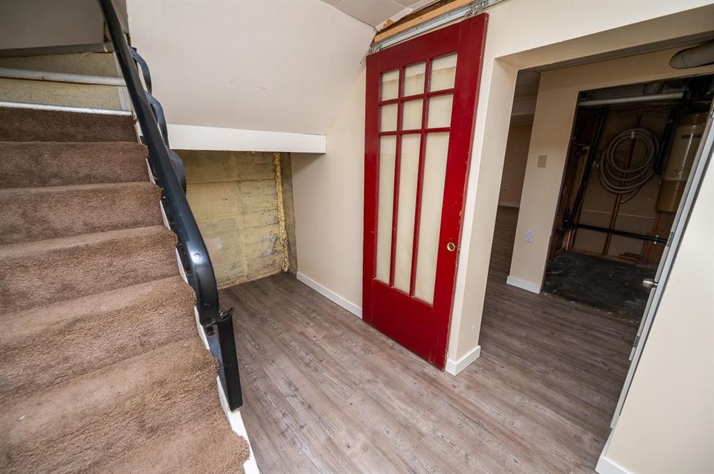 5811 43 Avenue, Red Deer, AB - Indoor Photo Showing Other Room