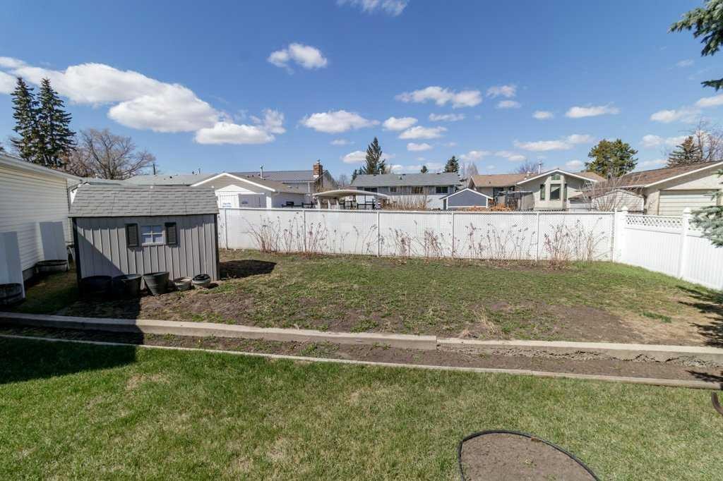 40 Neal Close, Red Deer, AB - Outdoor