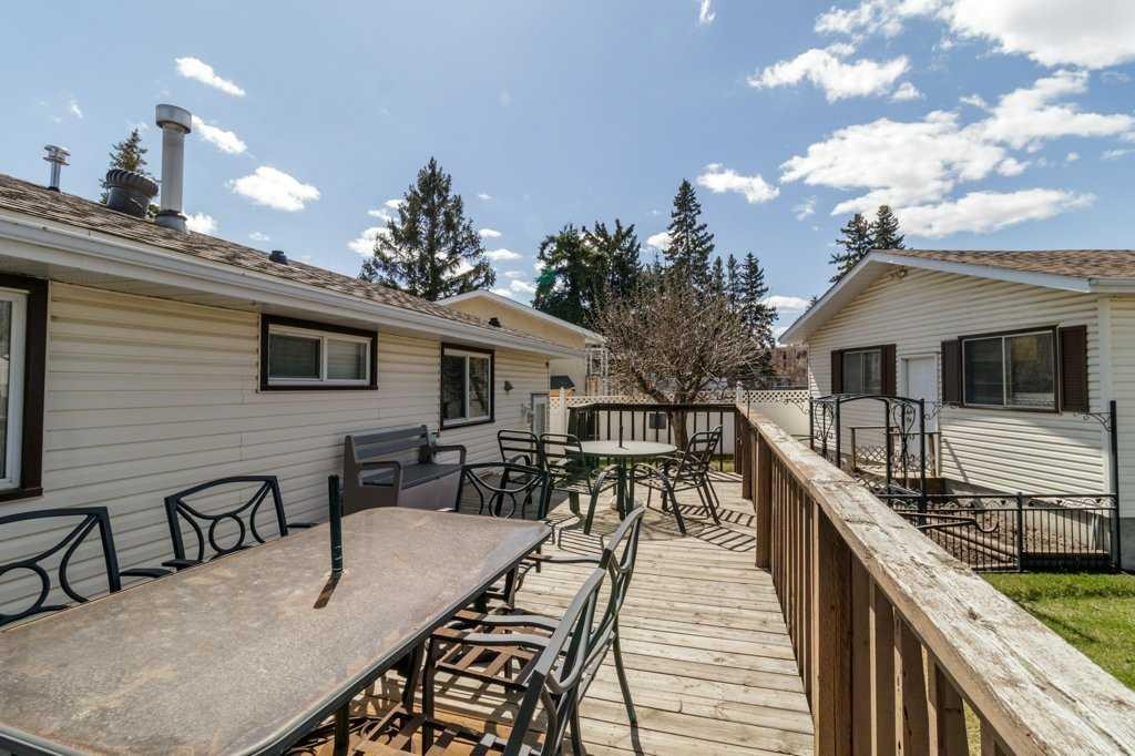 40 Neal Close, Red Deer, AB - Outdoor With Exterior