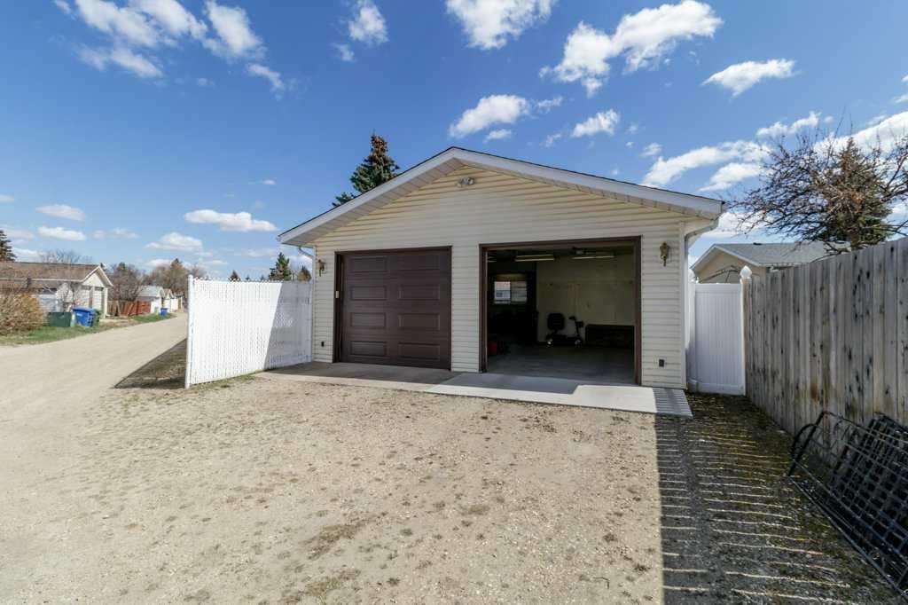 40 Neal Close, Red Deer, AB - Outdoor