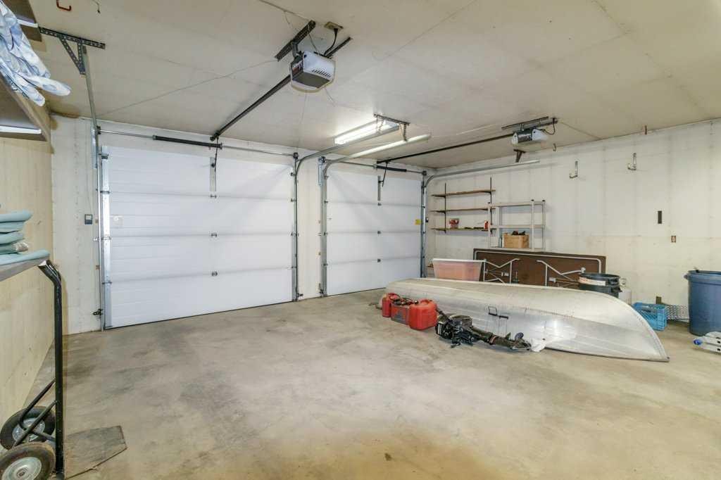 40 Neal Close, Red Deer, AB - Indoor Photo Showing Garage