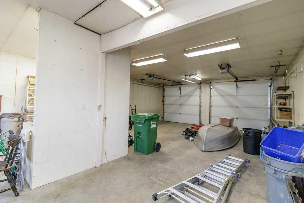 40 Neal Close, Red Deer, AB - Indoor Photo Showing Garage