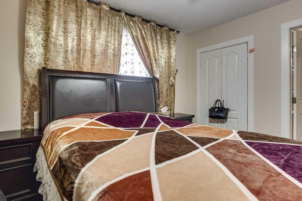35 Ayers Avenue, Red Deer, AB - Indoor Photo Showing Bedroom