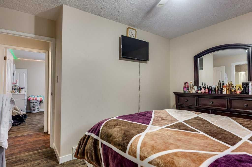 35 Ayers Avenue, Red Deer, AB - Indoor Photo Showing Bedroom