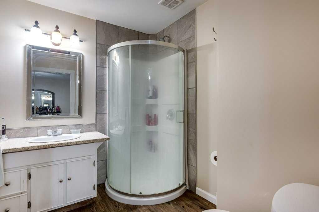 35 Ayers Avenue, Red Deer, AB - Indoor Photo Showing Bathroom