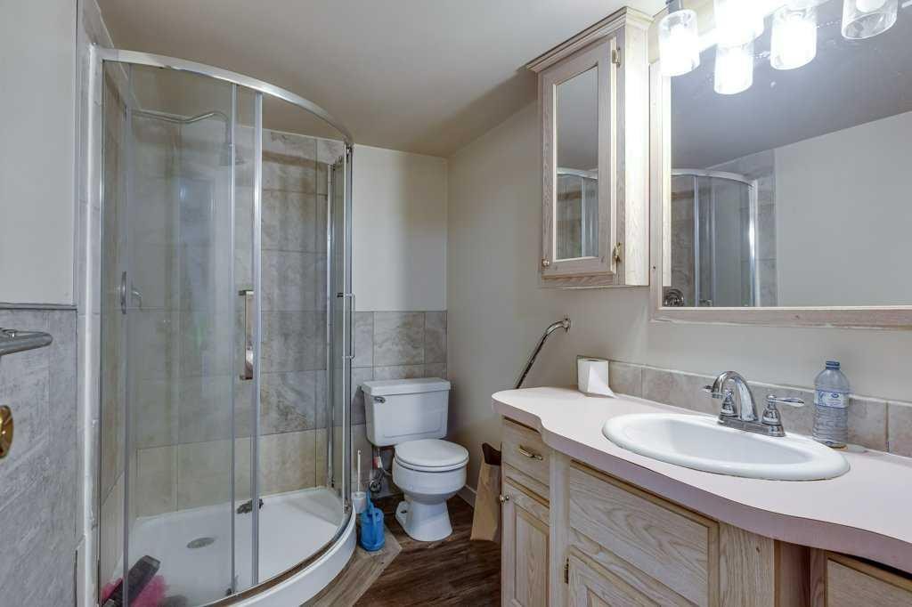 35 Ayers Avenue, Red Deer, AB - Indoor Photo Showing Bathroom
