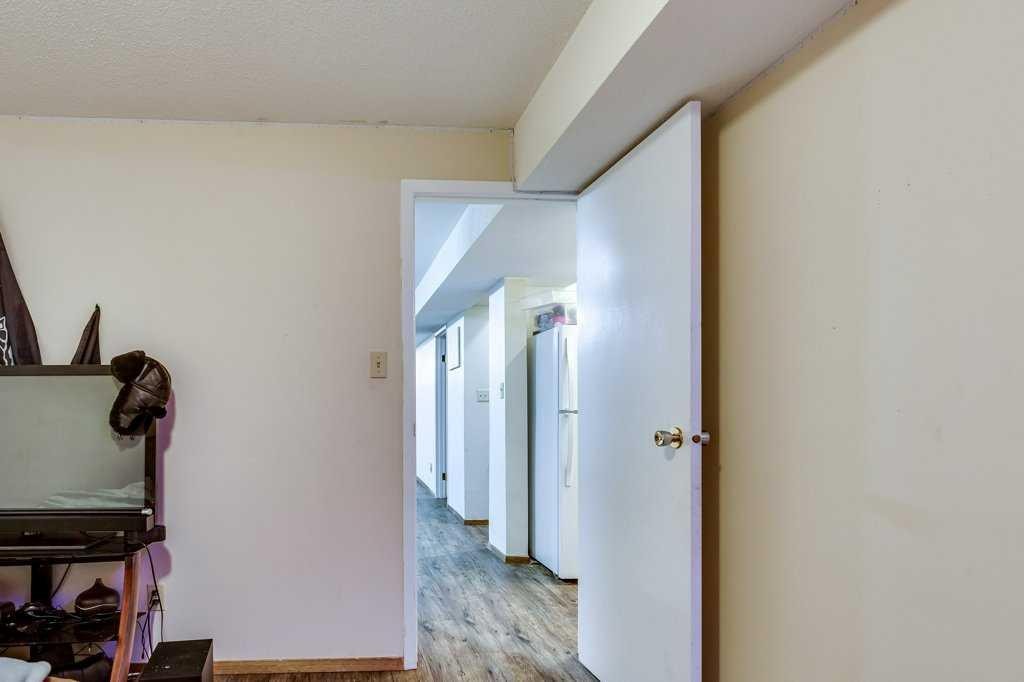 35 Ayers Avenue, Red Deer, AB - Indoor Photo Showing Other Room