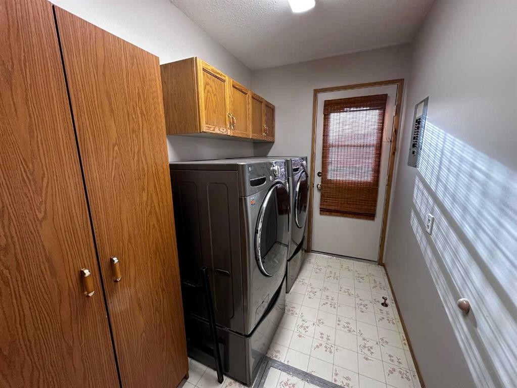 202 Ebert Close, Red Deer, AB - Indoor Photo Showing Laundry Room