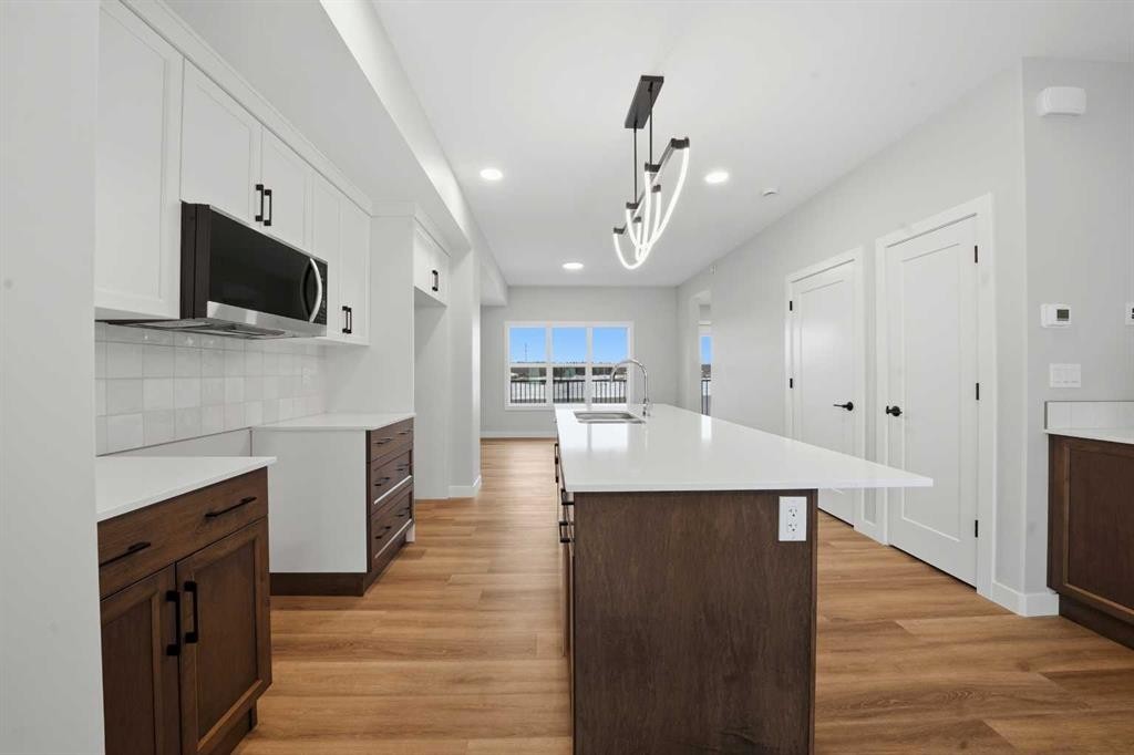 17 Gray Close, Sylvan Lake, AB - Indoor Photo Showing Kitchen