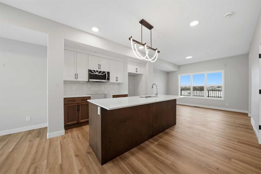 17 Gray Close, Sylvan Lake, AB - Indoor Photo Showing Kitchen