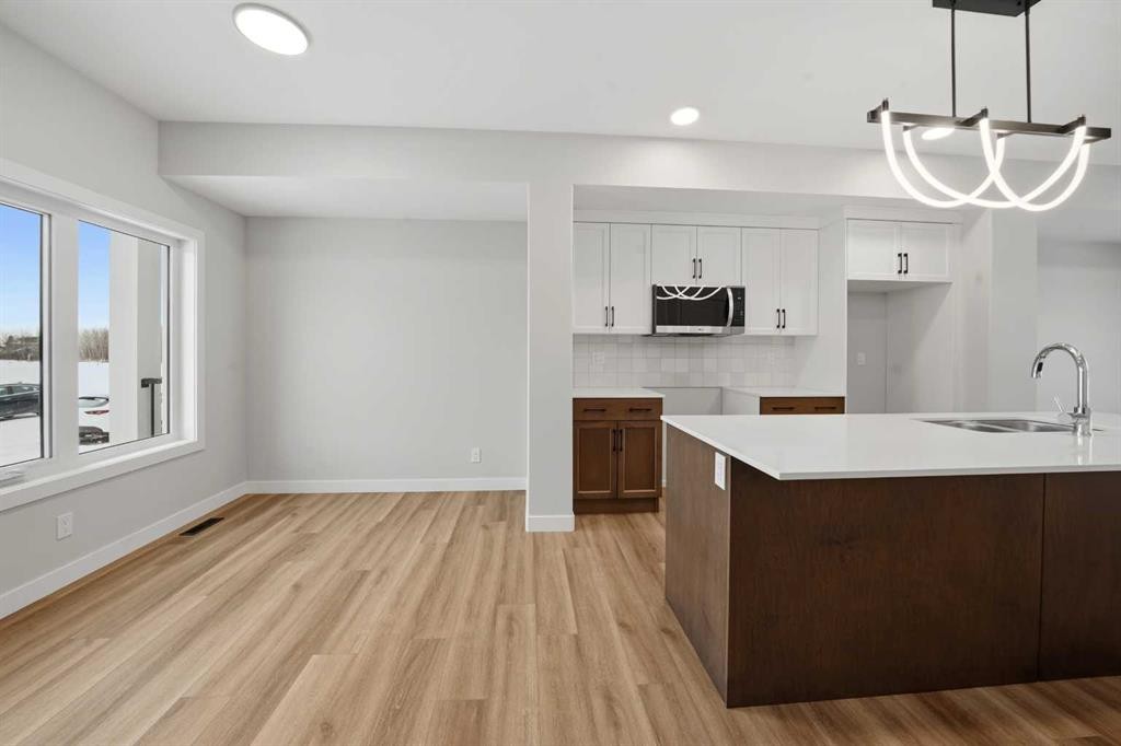 17 Gray Close, Sylvan Lake, AB - Indoor Photo Showing Kitchen
