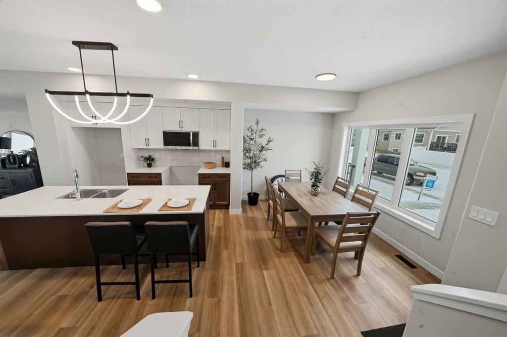 17 Gray Close, Sylvan Lake, AB - Indoor Photo Showing Dining Room