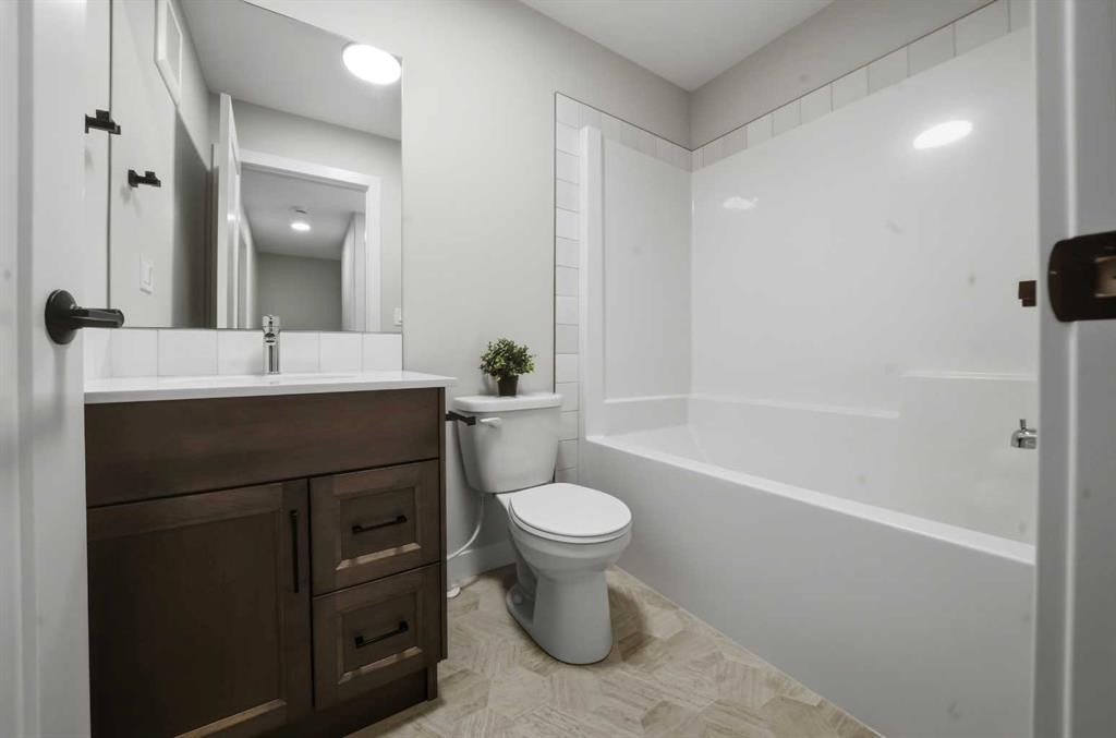 17 Gray Close, Sylvan Lake, AB - Indoor Photo Showing Bathroom
