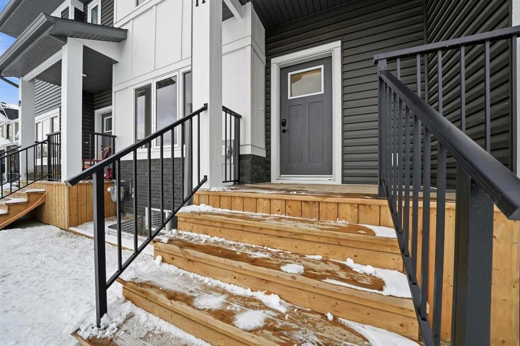 17 Gray Close, Sylvan Lake, AB - Outdoor With Exterior