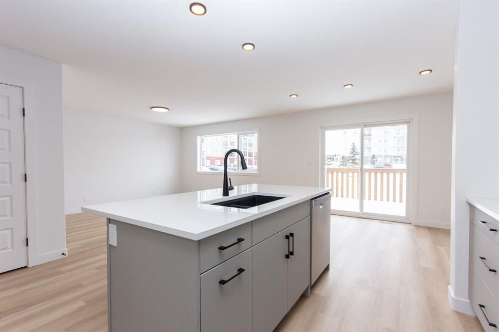 12 Trinity Street, Lacombe, AB - Indoor Photo Showing Kitchen