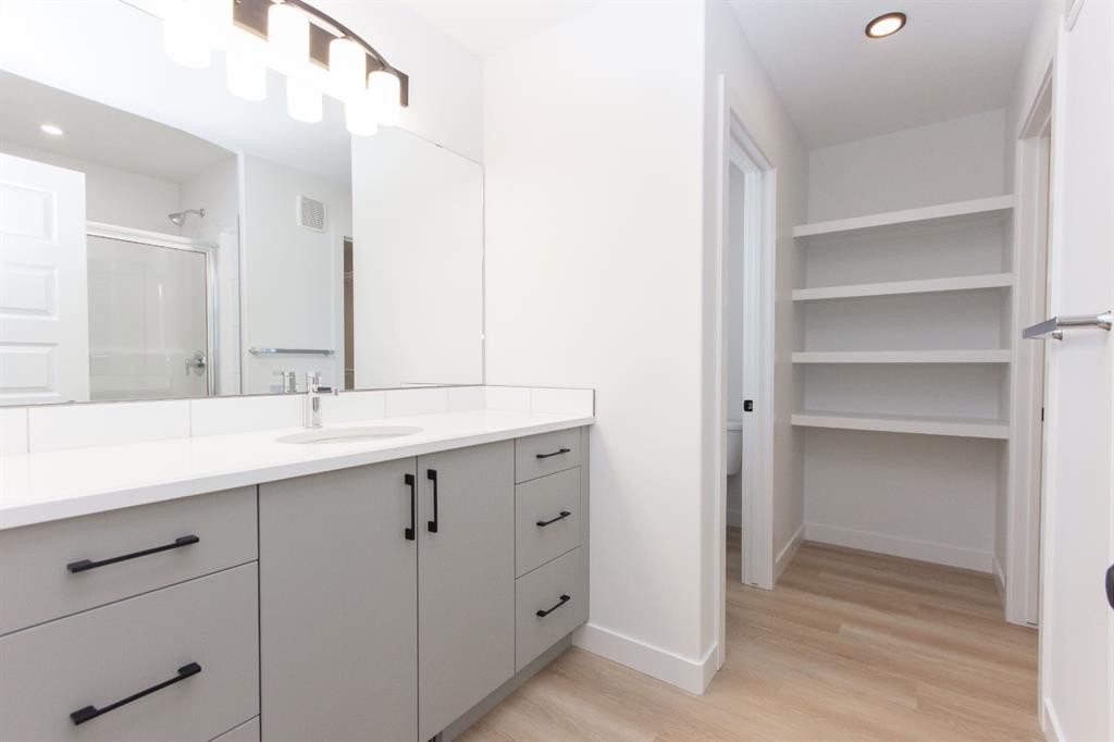 12 Trinity Street, Lacombe, AB - Indoor