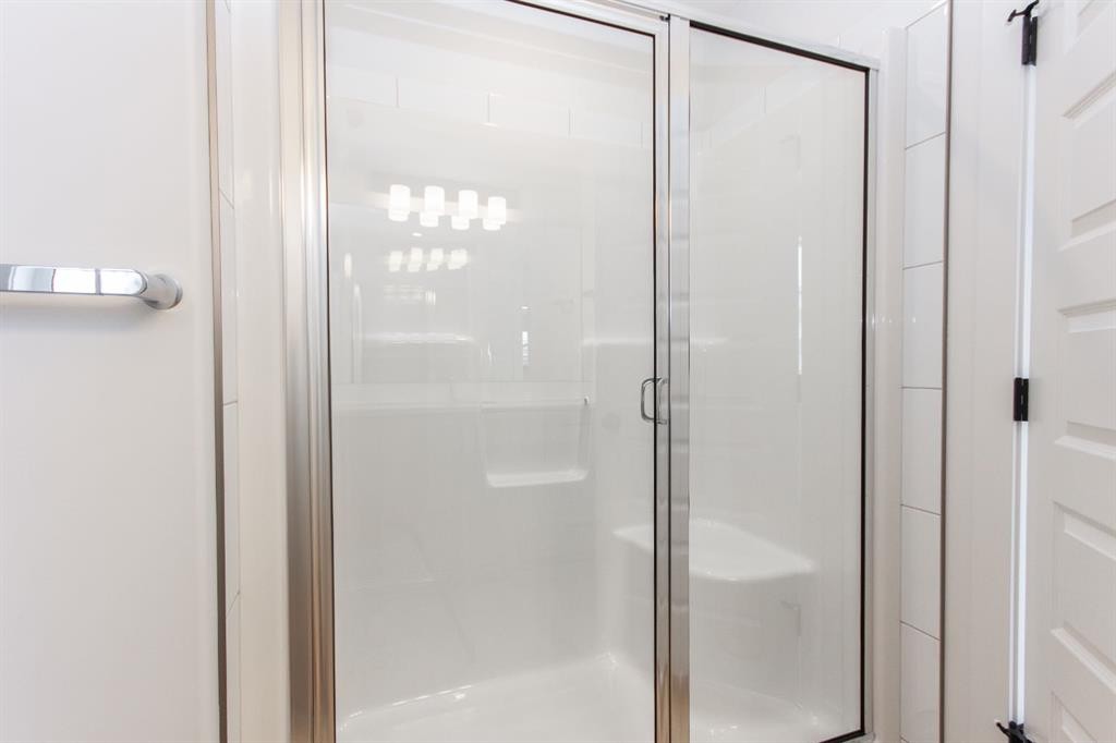 12 Trinity Street, Lacombe, AB - Indoor Photo Showing Bathroom