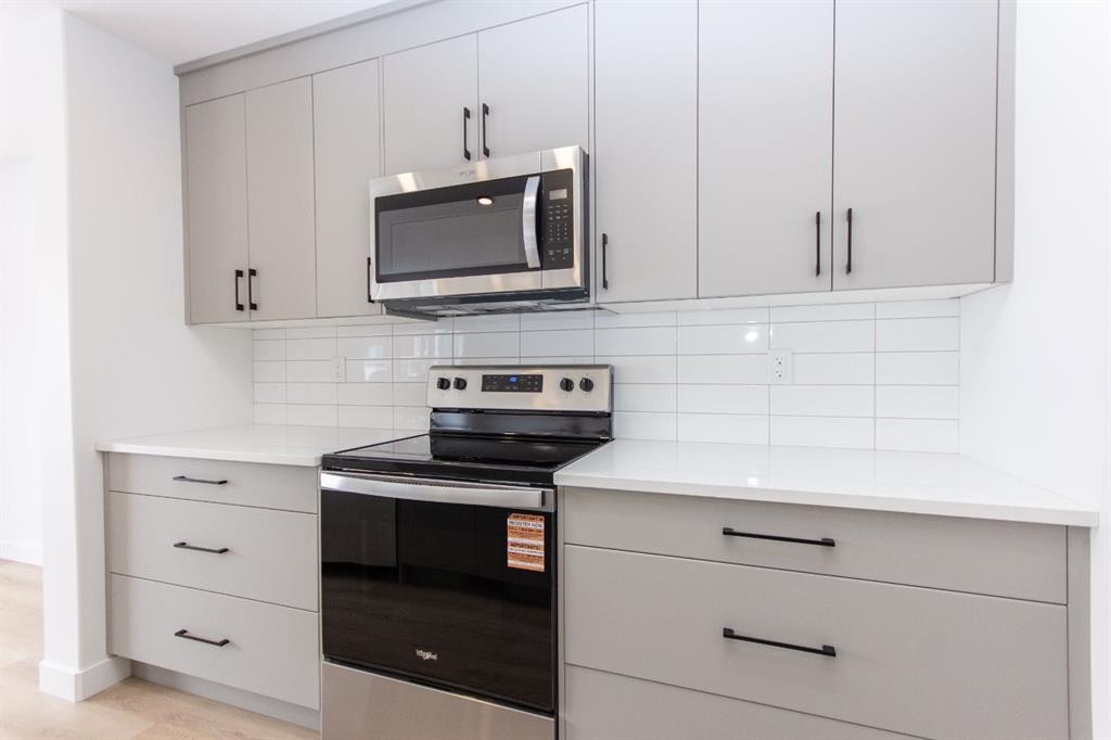 12 Trinity Street, Lacombe, AB - Indoor Photo Showing Kitchen With Upgraded Kitchen