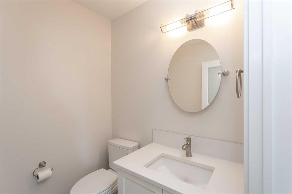 10 Pickwick Lane, Lacombe, AB - Indoor Photo Showing Bathroom