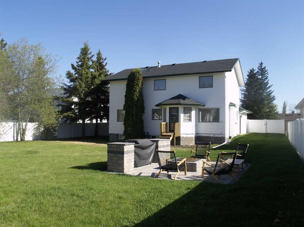 10 Pickwick Lane, Lacombe, AB - Outdoor