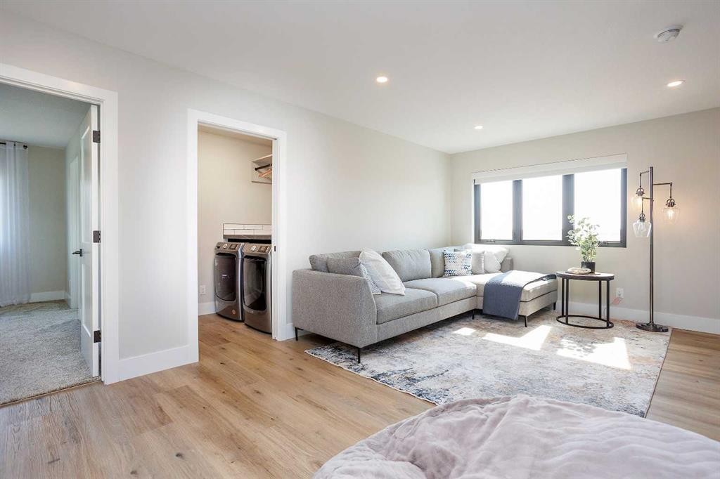 125 Emerald Drive, Red Deer, AB - Indoor Photo Showing Living Room