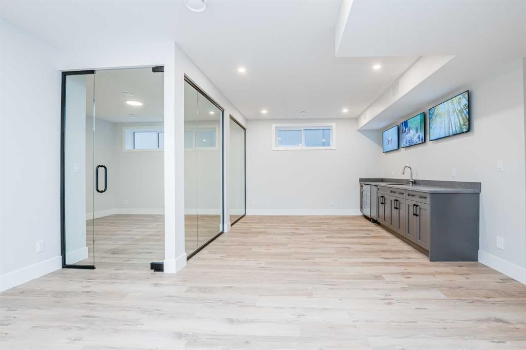 125 Emerald Drive, Red Deer, AB - Indoor Photo Showing Other Room