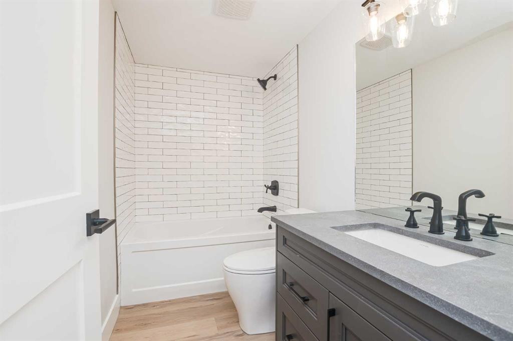 125 Emerald Drive, Red Deer, AB - Indoor Photo Showing Bathroom