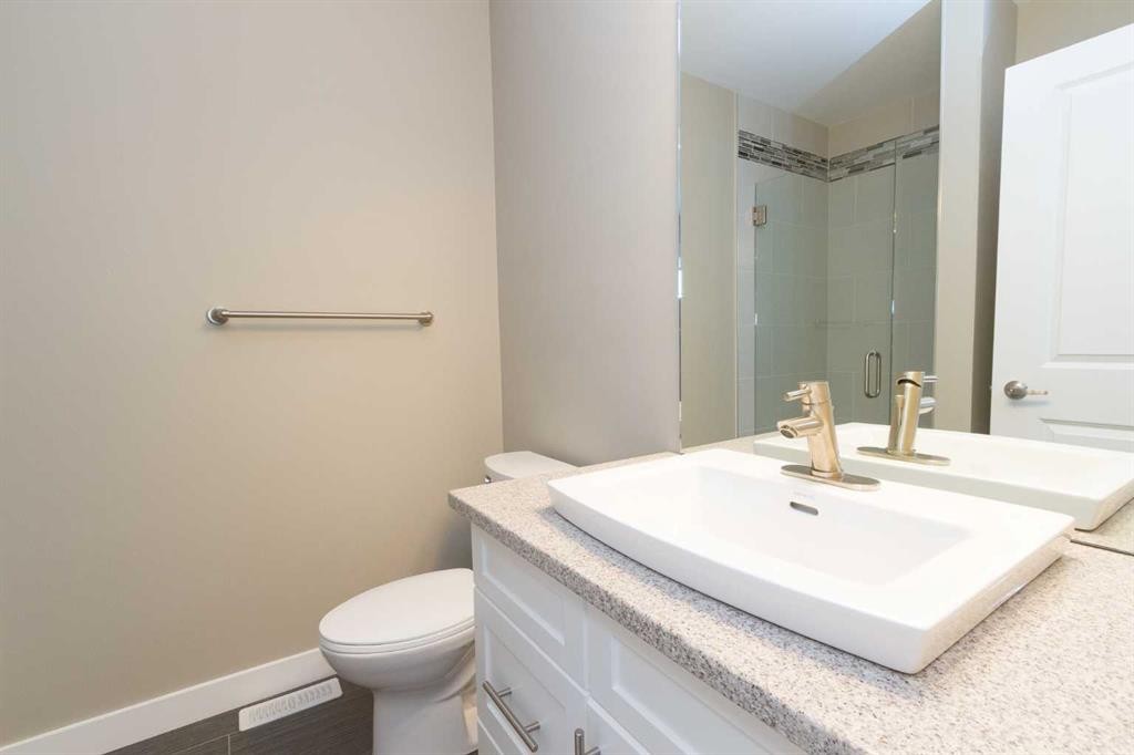 12504 119 Avenue Nw, Edmonton, AB - Indoor Photo Showing Bathroom