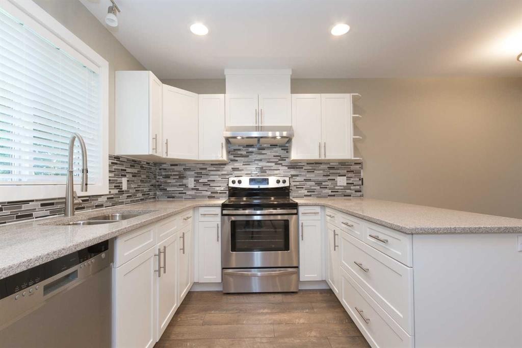 12504 119 Avenue Nw, Edmonton, AB - Indoor Photo Showing Kitchen With Double Sink With Upgraded Kitchen