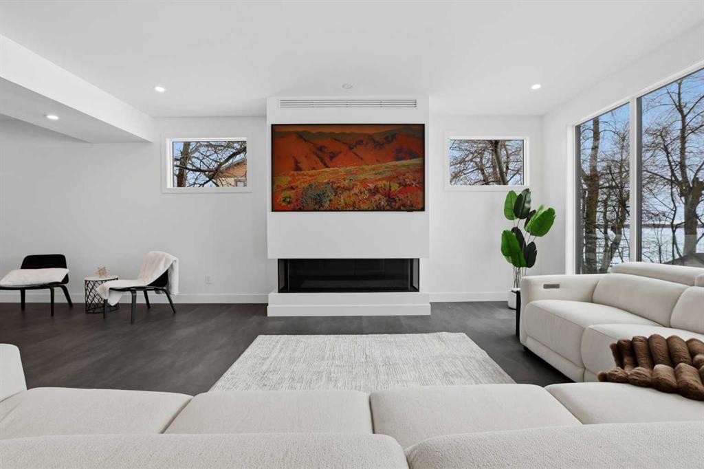 158 Jarvis Bay Drive, Jarvis Bay, AB - Indoor Photo Showing Living Room With Fireplace