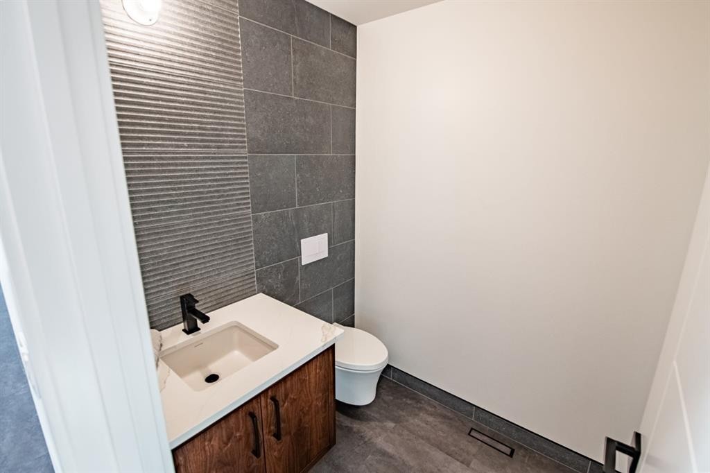 158 Jarvis Bay Drive, Jarvis Bay, AB - Indoor Photo Showing Bathroom