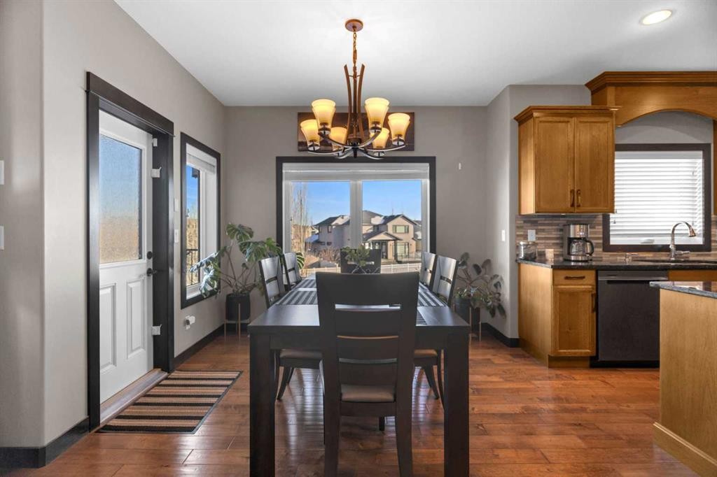 33 Sisson Avenue, Red Deer, AB - Indoor Photo Showing Dining Room