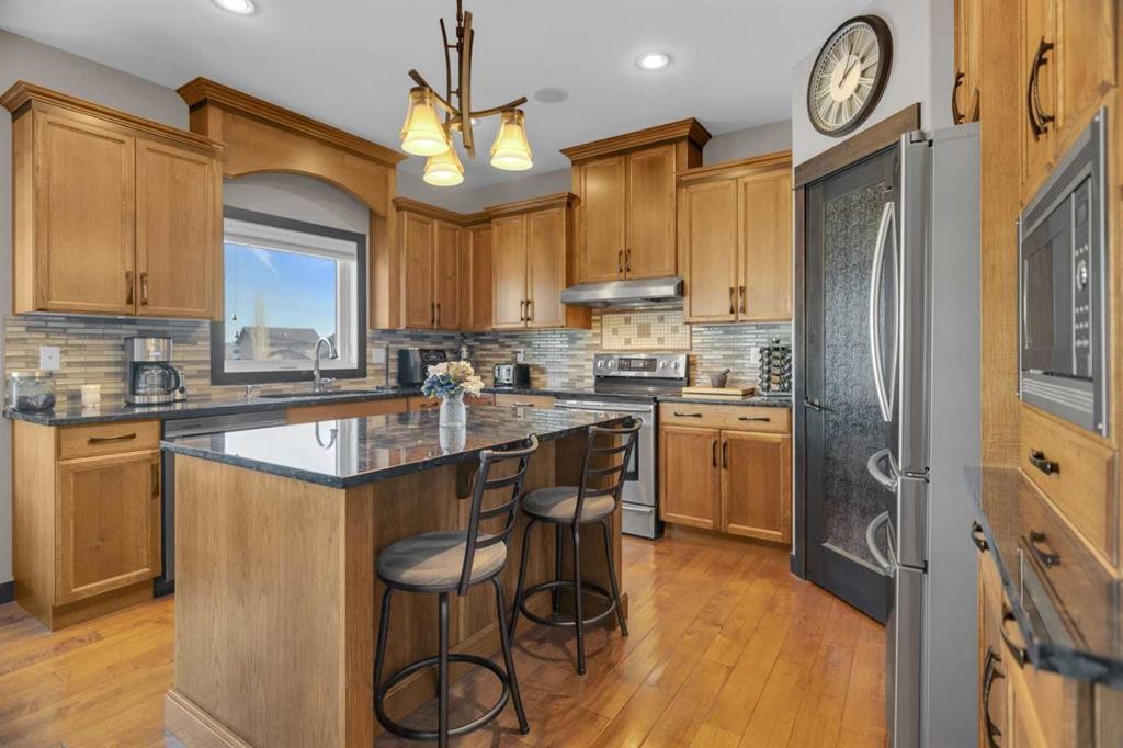 33 Sisson Avenue, Red Deer, AB - Indoor Photo Showing Kitchen