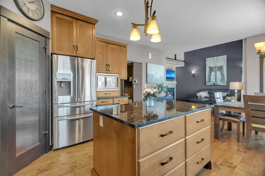 33 Sisson Avenue, Red Deer, AB - Indoor Photo Showing Kitchen With Stainless Steel Kitchen With Upgraded Kitchen