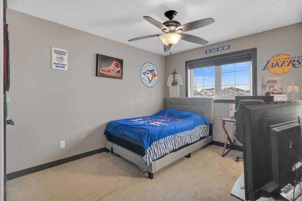 33 Sisson Avenue, Red Deer, AB - Indoor Photo Showing Bedroom