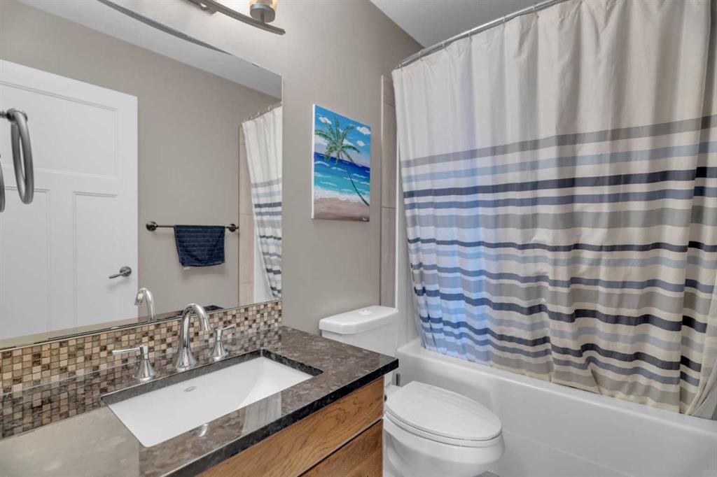 33 Sisson Avenue, Red Deer, AB - Indoor Photo Showing Bathroom