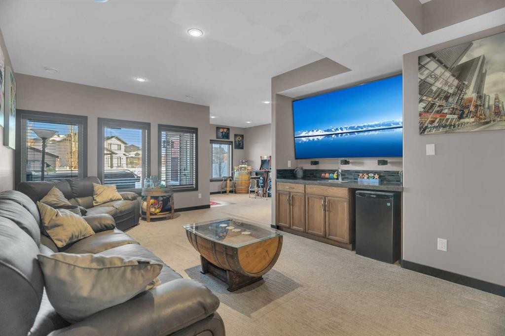 33 Sisson Avenue, Red Deer, AB - Indoor Photo Showing Living Room