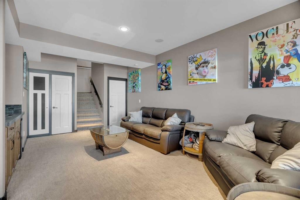 33 Sisson Avenue, Red Deer, AB - Indoor Photo Showing Other Room