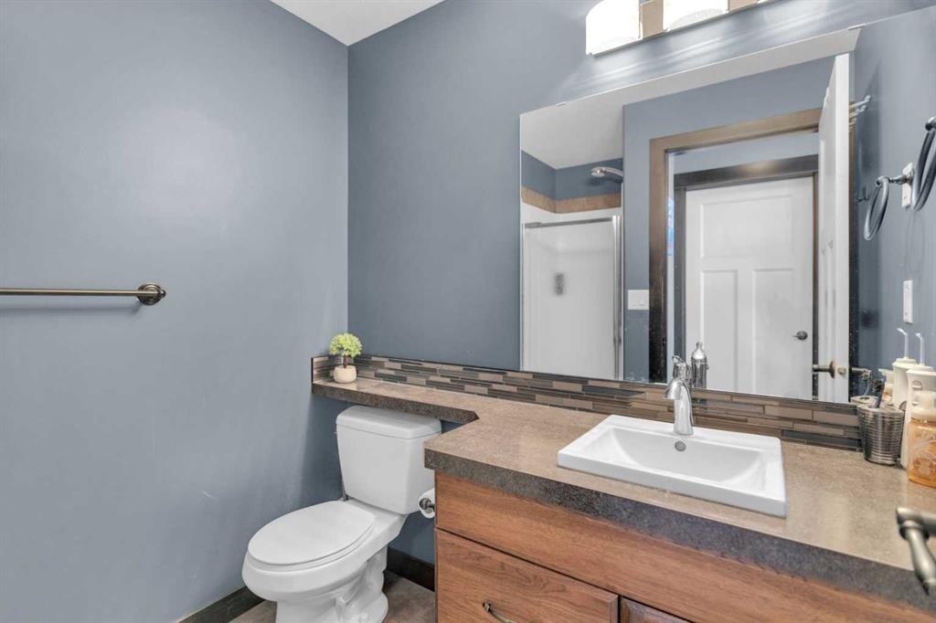 33 Sisson Avenue, Red Deer, AB - Indoor Photo Showing Bathroom