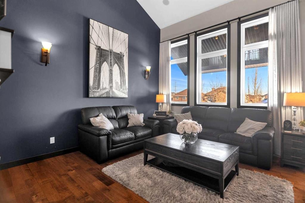 33 Sisson Avenue, Red Deer, AB - Indoor Photo Showing Living Room