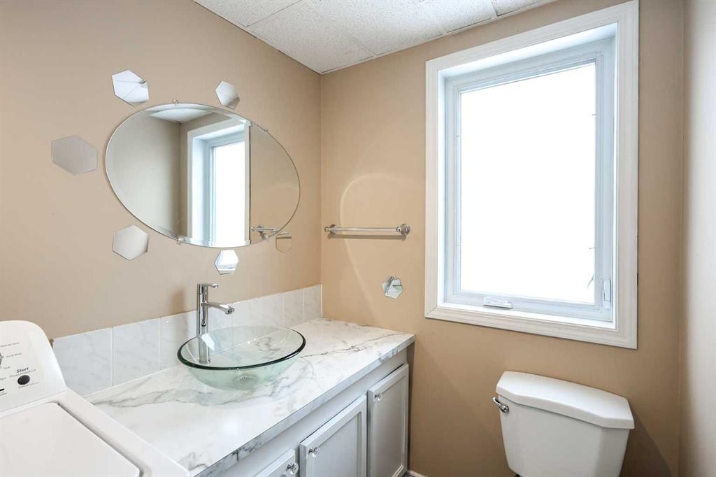 70 Mclevin Crescent, Red Deer, AB - Indoor Photo Showing Bathroom