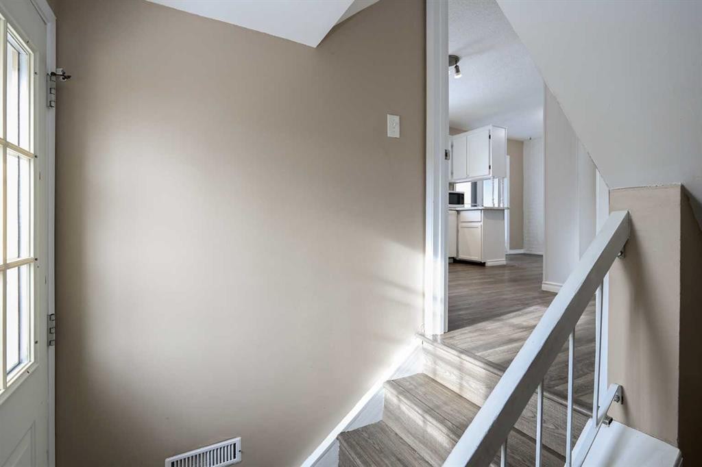 70 Mclevin Crescent, Red Deer, AB - Indoor Photo Showing Other Room