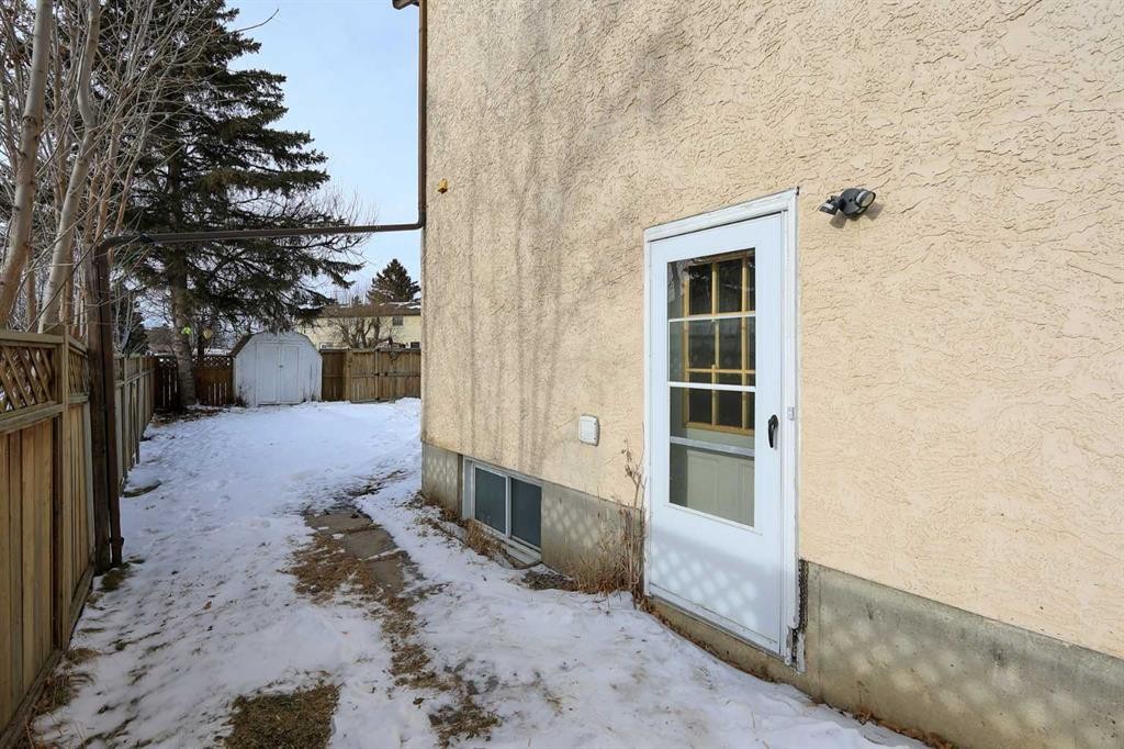 70 Mclevin Crescent, Red Deer, AB - Outdoor