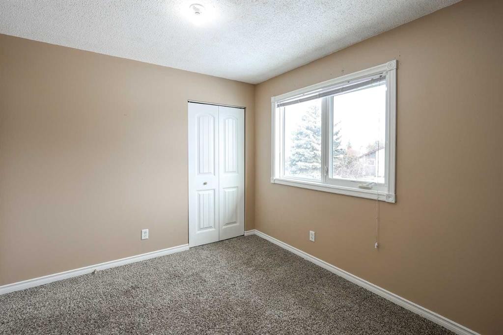 70 Mclevin Crescent, Red Deer, AB - Indoor Photo Showing Other Room