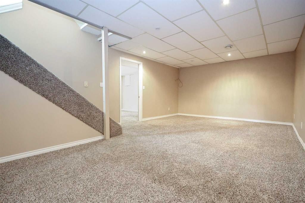 70 Mclevin Crescent, Red Deer, AB - Indoor Photo Showing Other Room