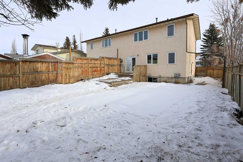 70 Mclevin Crescent, Red Deer, AB - Outdoor